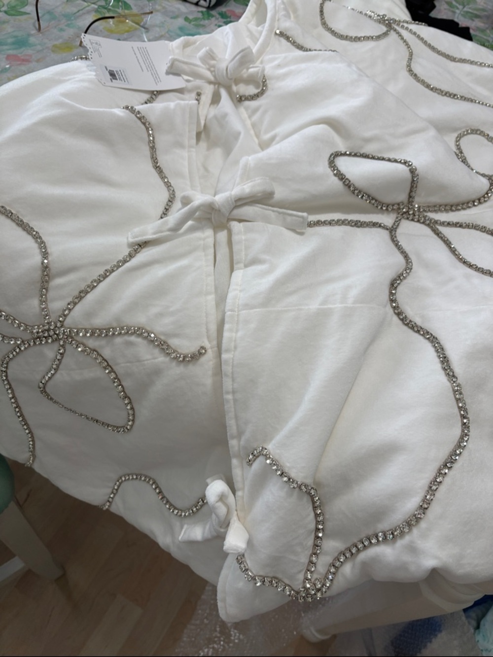 CHRISTMAS Tree Skirt NEW WITH TAGS with BOW RHINESTONES ACCENTS - Picture 4 of 4